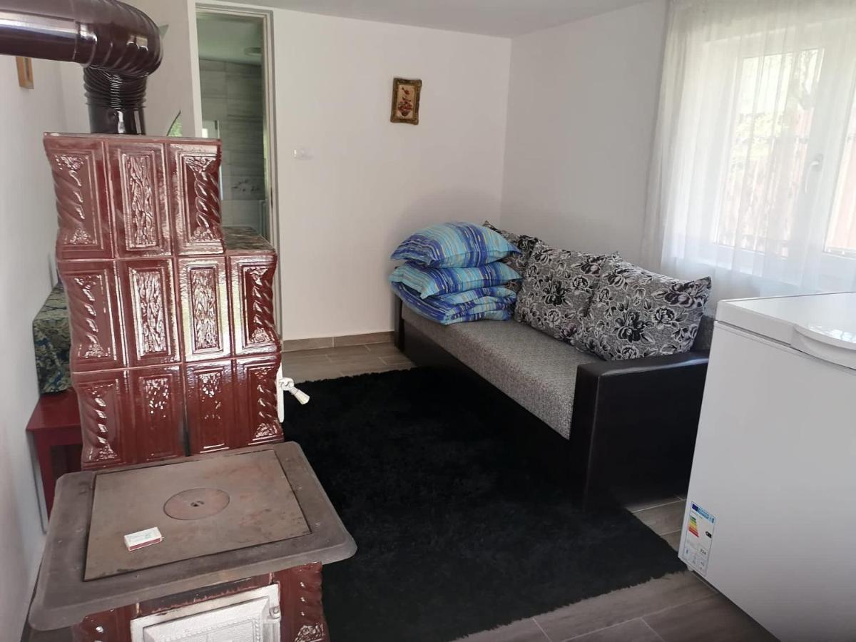 Cabanute Pitoresti Poiana Largului